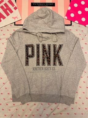 VS PINK VINTAGE Y2K GAME DAY HOODIE SWEATSHIRT GRAY LEOPARD CHEETAH 1986 LOGO M